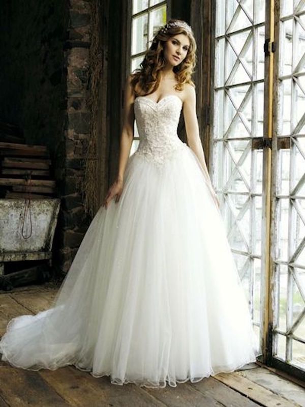 Heavens to Betsy Bridal Store. Wedding dresses, formal dresses, prom dresses, Quinceañera dresses.